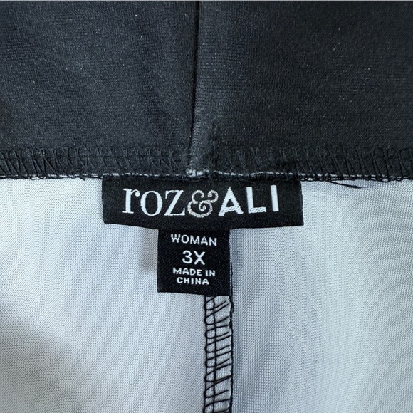 Roz & Ali Black Pencil Skirt with White Floral Printed Lace Plus Size 3X - Picture 5 of 7